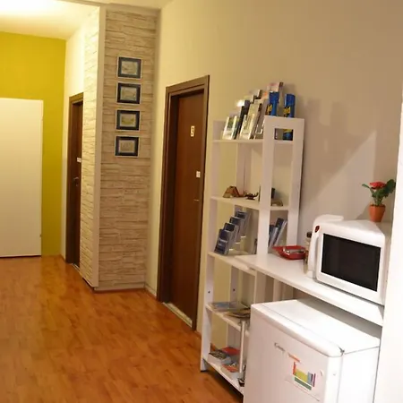 Gasthuis Leonardo Tourist House *